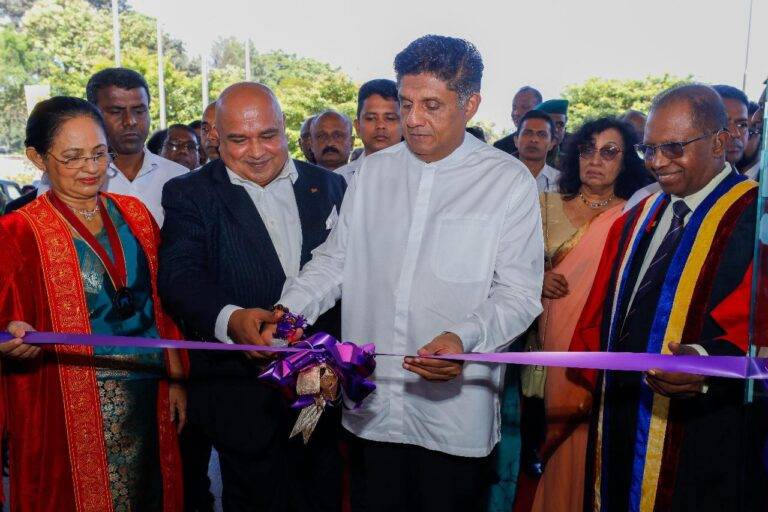 ඉංජිනේරුවන් සමග රට ගොඩනගන හැටි කියන විපක්ෂ නායක සජිත්!