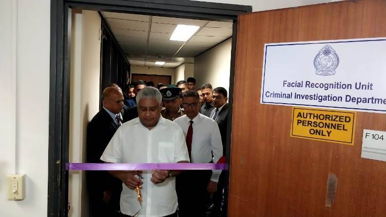 ගුවන්තොටුපොළට මුහුණු හඳුනගන්න ස්වයංක්‍රීය යන්ත්‍රයක්!