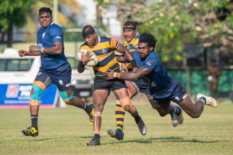 නාවික සෙබළු පැරදෙති – සෙබළියෝ දිනති