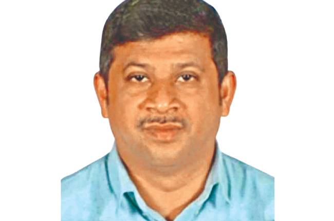ජ්‍යෙෂ්ඨ කථිකාචාර්යවරයෙකු හදිසියේම මිය යයි!