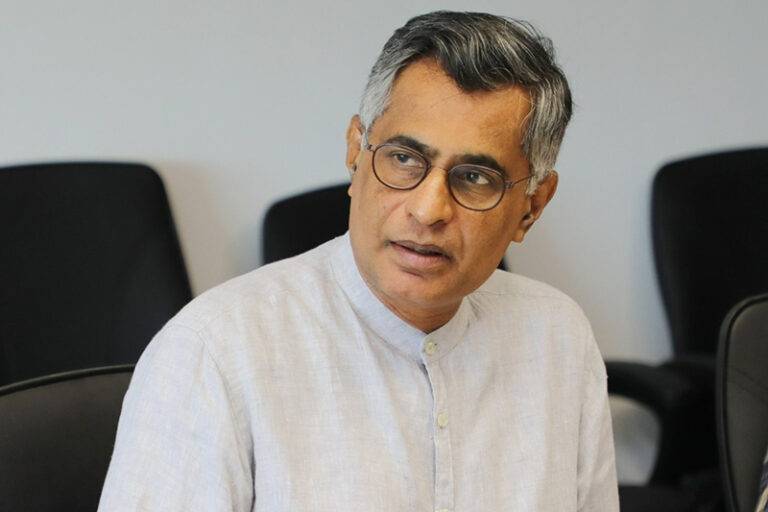 ඩිජිටල් ආර්ථිකය ගැන පාරම්බෑවට මර්දනය ඔලුවේ තියාගෙන වැඩකරන ආණ්ඩුවක් මේක – චම්පික