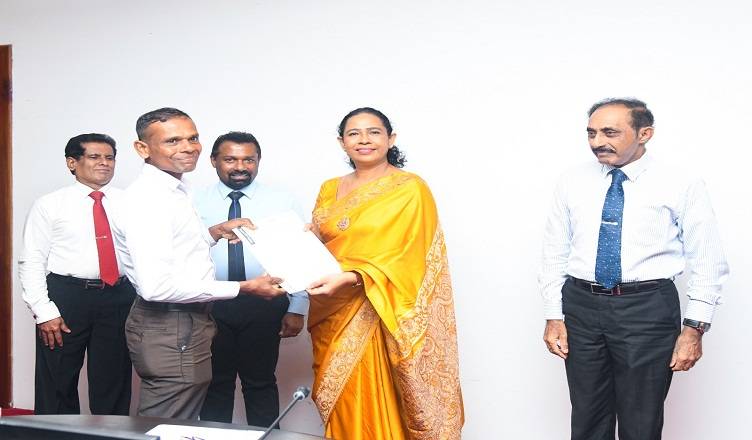 බහුකාර්ය සංවර්ධන සහයකයින් 74 දෙනෙකු සඳහා ස්ථිර පත්වීම් ප්‍රදානය කෙරේ!
