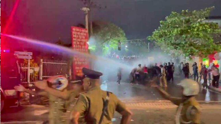 ශිෂ්‍ය ඉල්ලීම් කිහිපයක් මුල්කරගනිමින් කැළණි සරසවි සිසුන් විරෝධතාවක!