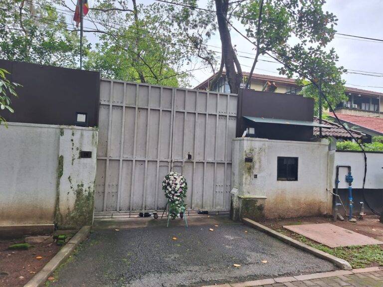 ඇමති කෙහෙළියට 2024 දී පළමු තෑග්ග මල්වඩමක් ?