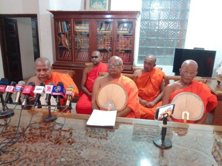 ප්‍රජාතන්ත්‍රවාදය හමුවේ බුදු දහමට අපහාස කිරීම අනුමත නොකරන බව අස්ගිරි මහා විහාරීය විශේෂ මාධ්‍ය හමුවේදී අවධාරණ කෙරේ.