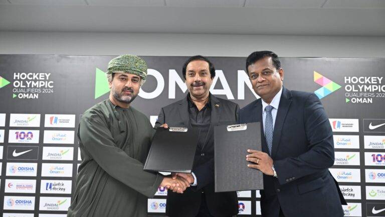 හොකී සිය වසක ඉතිහාසයේ දින 36 න් එක රටක් කෘතිම ක්‍රීඩා පිටි දෙකක් දිනා ගැනීමේ වාර්තාව ශ්‍රී ලංකාවට