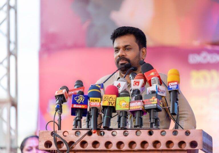 හැමෝම කතාවෙන්නෙ අපි ගැන, හැමෝගෙම මාතෘකාව අපි – අනුර