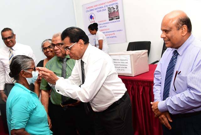 දෙස් විදෙස් ජනතාවගෙන් රු මි. 100ක වෛද්‍ය උපකරණ සහ අක්ෂි කාච ප්‍රදානයක්!