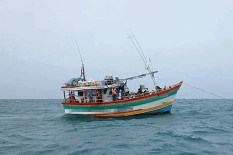 සෝමාලි මුහුදු කොල්ලකරුවන් ග්‍රහණයට ගත් ශ්‍රී ලාංකික යාත්‍රාව මුදාගැනේ !