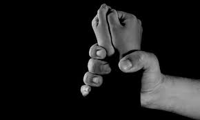 මව සිදාදියේ කාසි සොයද්දී තම දැරිය පාපතරයින්‍ට බිලි!