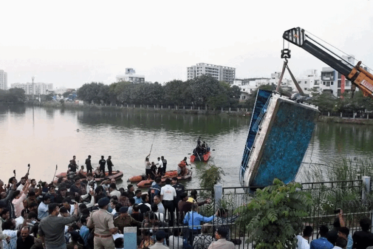 ඉන්දියාවේ බෝට්ටුවක් පෙරලීමෙන් සිසුන් 12 දෙනෙකු මරුට