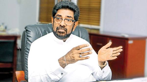 තමා ගෙනා ඉන්දියානු ඖෂධ ගැන කෙහෙළිය කියූ කතාව