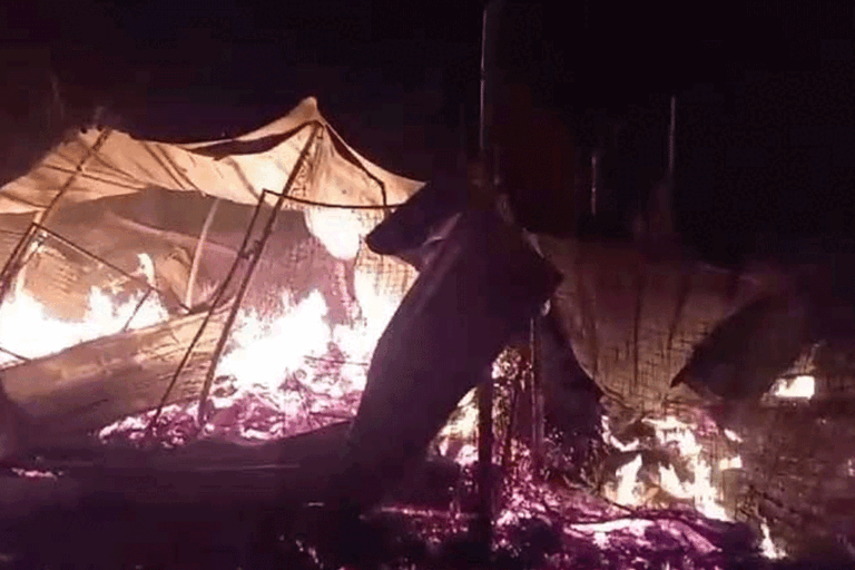 මාවනැල්ලේ කඩ පෙළක ගින්නක් . කඩ 30ක් විනාශයි ! (VIDEO)