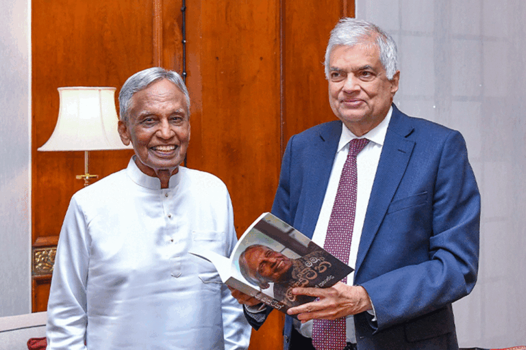 “මම ඔස්ටින්” කෘතිය ජනපති රනිල්ට පිළිගන්වයි