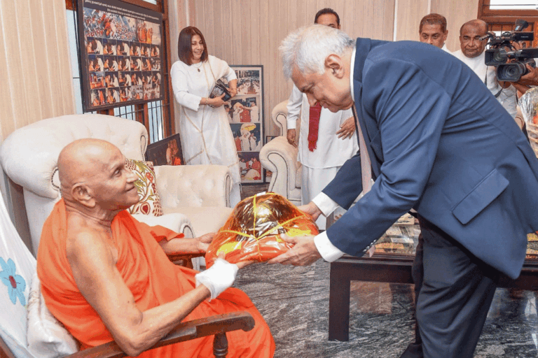 දේශපාලනඥයෙකු වශයෙන් අභයාරාමයට උපකාරයක් සිදු කළේ ජනපති රනිල් විතරමයි – මුරුත්තෙට්ටුවේ හිමි