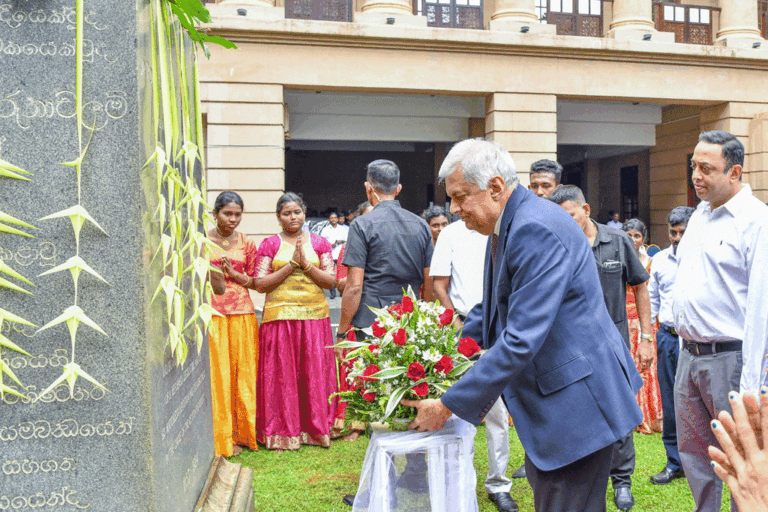 යුද්ධයට අදාළ සියලු ප්‍රශ්නවලට 2025 වසර වන විට විසඳුම් ලබාදීමට අපේක්ෂා කරනවා – රනිල්