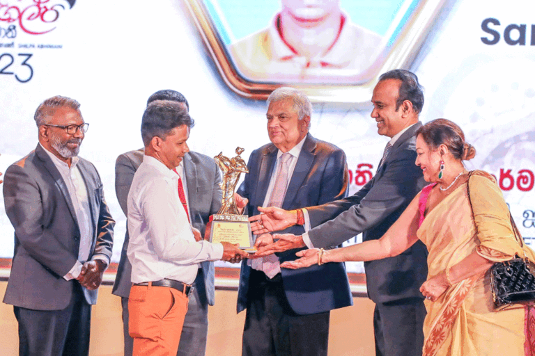 ඉන්ධන නැති, පොහොර නැති, කඩා වැටුණු ආර්ථිකයක් ඇති යුගයකට නැවත යන්න බැහැ – රනිල්