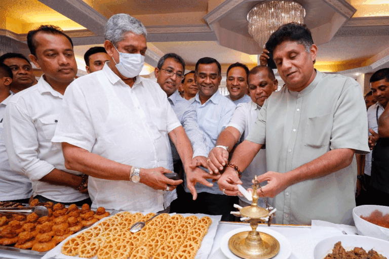 අපි ගාව ඩීල් දේශපාලනය නෑ. හොරකම් මැරකම් කළොත් පක්ෂයෙන් එලියට – විපක්ෂ නායක සජිත් (VIDEO)
