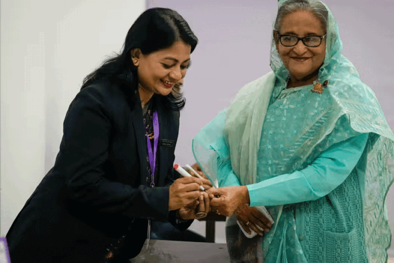 ෂීක් හසීනා පස්වන වරටත් බංග්ලාදේශයේ අගමැති වරම ඉල්ලයි