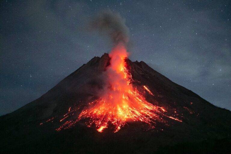 යළි සක්‍රිය වූ Marapi volcano
