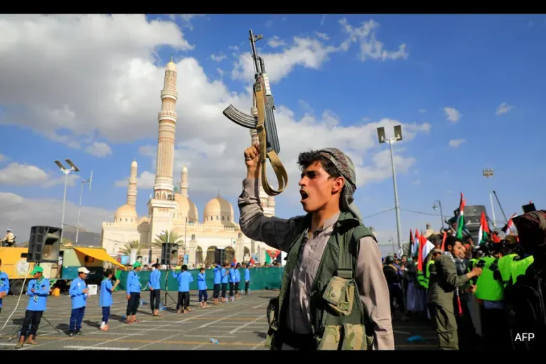 යේමනයේ Houthi කැරලිකරුවන්ගේ ඉලක්ක වෙත ගුවන් ප්‍රහාර!