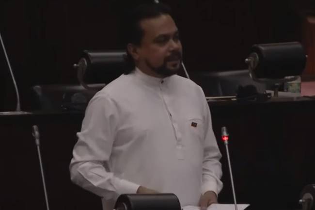 (VIDEO) එට්කා අත්සන් කළොත් රමට ඉවරයි – 69 ලක්ෂෙ මන්ත්‍රීවරුන්ට කනේ ඇඟිලි ගහගන්න විමල් කරපු කතාව