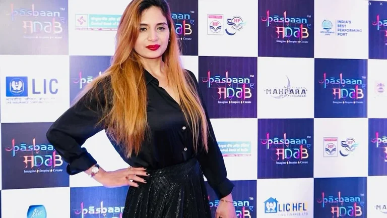 ජීවිතයෙන් සමු ගත් බොලිවුඩ් නිළි මල්ලිකා!