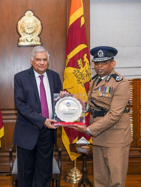 නව පොලිස්පති සිය ධුරයේ රාජකාරී ආරම්භ කරයි!