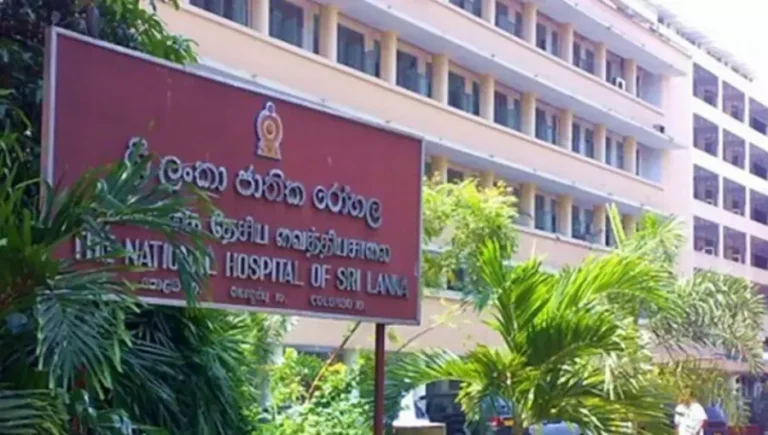 වෛද්‍ය රුක්ෂාන් එනවනම් අපි එන්නේ නෑ, ජාතික රෝහලේ සෞඛය කාර්ය සහයකයින් දැඩි තීරණයක!