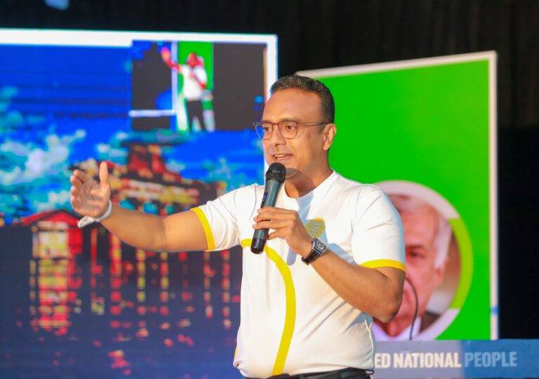 මනූෂ රනිල්ව කාශ්‍යපට අන්දයි!