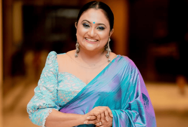 මොකද්ද මේ දමිතාගේ කොරියන් පටලැවිල්ල?