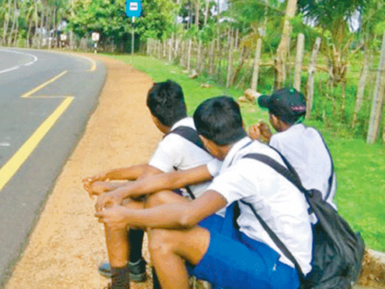 ‘පවුර’ පාසල් වටා අඛණ්ඩව ඉදිරියට!