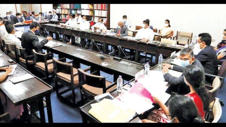 පාර්ලිමේන්තු මන්ත්‍රී හර්ෂගේ මුදල් පිළිබඳ කාරක සභාව රාජ්‍ය සේවකයන්ට විහිළුවක් වෙලා!