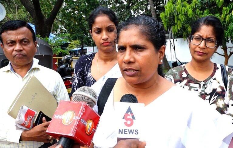 වැලිකඩ පොලිසියට ගිය NPP නායිකාවෝ!