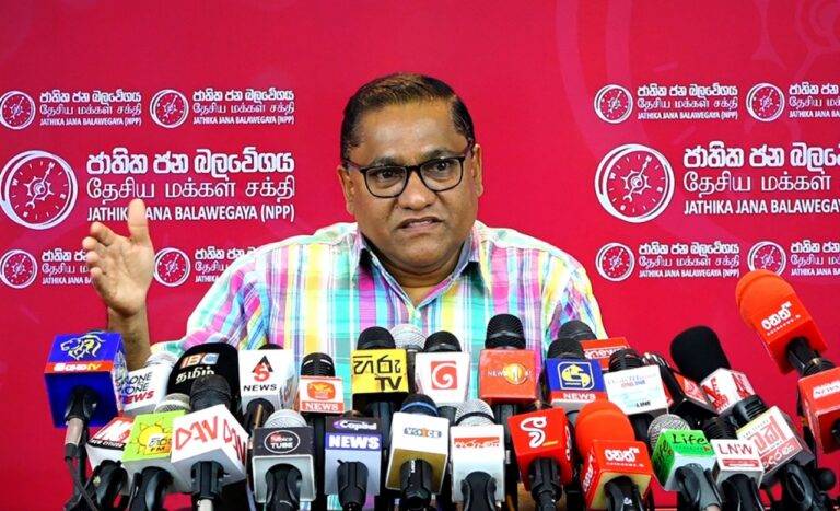 (VIDEO):මාලිමාවෙන් ඩලස්ට කොළ එළියක්!