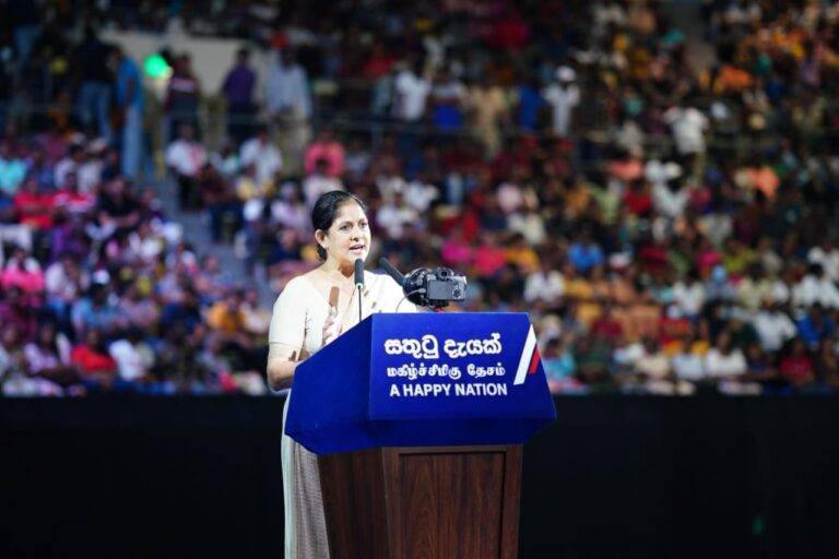 අනුරාධා යහම්පත් දිලිත්ට අත දෙයි!