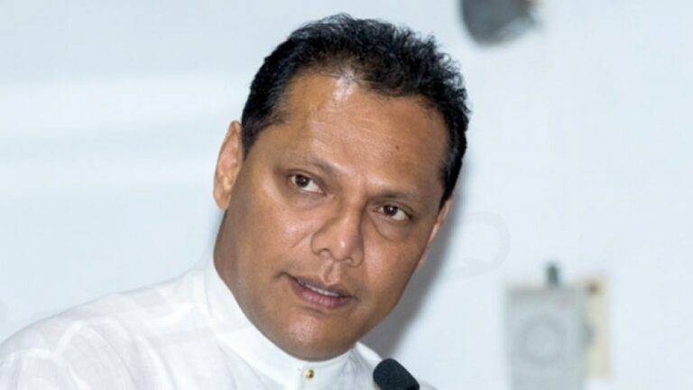 මානවවාදී කතිකාව එක්ක දයාසිරි අලුත් වෙයි! (VIDEO)