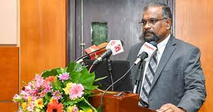 මුදල් මණ්ඩලයේ හිටපු මම රට කඩන් වැටෙන බව දැක්කා.මම වින්ද දුක දන්නේ මගේ භාර්යාව විතරයි – මුදල් ලේකම්