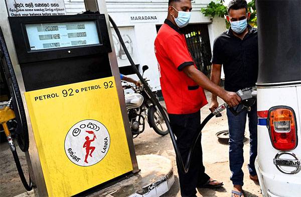 නහයට උඩින් ගිහින් තියෙන අපට මේක මොකක්ද? වැඩි වුණ මිලට ජනතා ප්‍රතිචාරය මෙන්න (VIDEO)