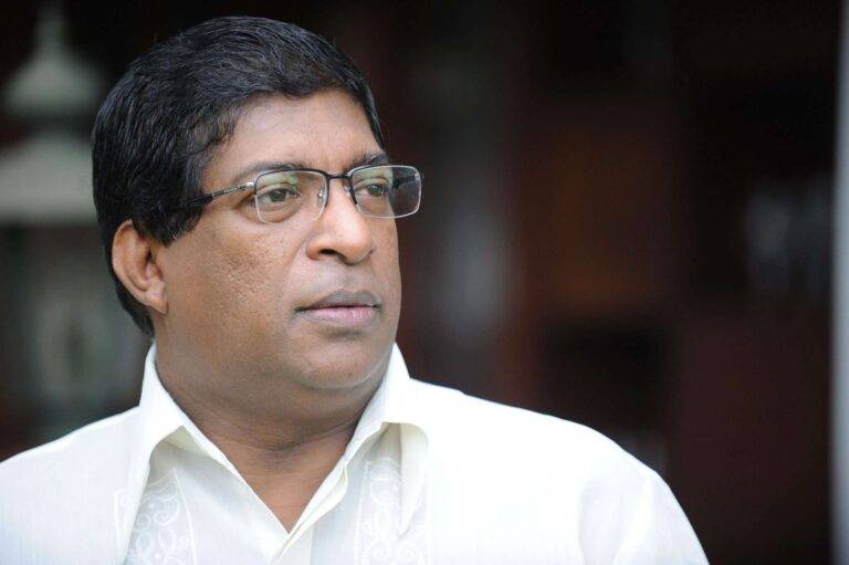 අවධානම මුළුමනින්ම පහවගොස් නෑ. අපි තවමත් ඉන්නේ ගිනි කන්ද උඩ – රවී කරුණානායක