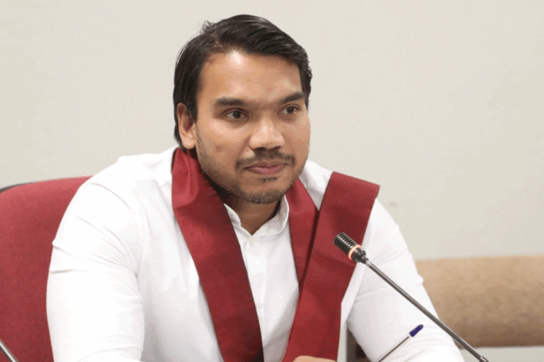 රනිල් අපේක්ෂකයා කළයුතුයි කියන්නේ ආණ්ඩුවේ තනතුරු ගත් පොහොට්ටු සුළුතරයක් විතරයි – නාමල්