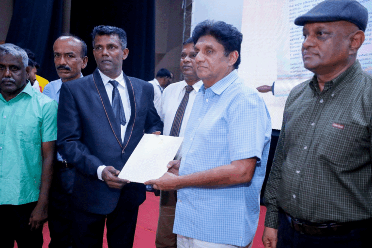 අයාලේ යන ආණ්ඩුවේ රට සවාරි යන ජනපති මැතිවරණ වසරක ජනාධිපති ධුරය අහෝසි කරන්න හදනවා – සජිත්