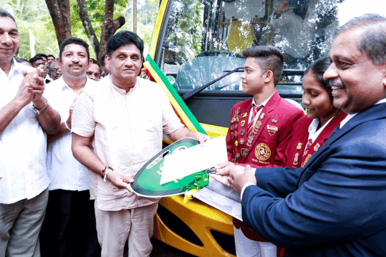 අද රටේ ඇත්තේ කැලෑ නීතියක්. කථානායකවරයා දෙපාරක් ආණ්ඩුක්‍රම ව්‍යවස්ථාව අමුඅමුවේ උල්ලංඝනය කළා – සජිත්