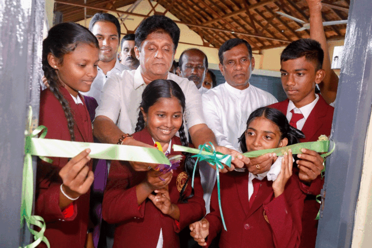 සජිත්ගේ “සක්වල” වැඩසටහනේ 92 අදියරින් බියගම ශ්‍රී පේමානන්ද විද්‍යාලයට ස්මාර්ට් පන්ති කාමරයක්