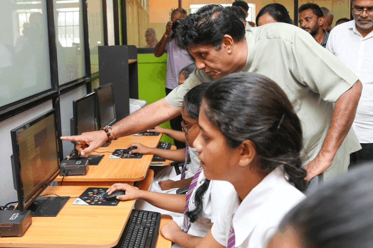 සජිත්ගේ “සක්වල” වැඩසටහනේ 91 අදියරින් කොළඹ ශාන්ත ආනා විදුහලට ස්මාර්ට් පන්ති කාමරයක්