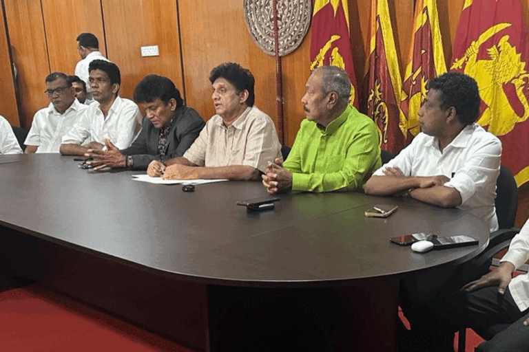 විපක්ෂ නායක සජිත් වතුකරයේ ප්‍රබලම පක්ෂ සමග ගිවිසුම්ගත වෙයි !