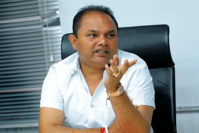 ජනපති රනිල් පොහොට්ටු නායකයින් එක්ක සාකච්ඡා කළ යුතුයි. වටේ ගිහින් ආවොත් නම් බෑ – තේනුක