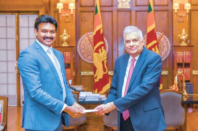 සෙන්දිල්ගෙන් ගාසාහි ළමා අර­මු­දලට රු. ලක්ෂ 05ක්