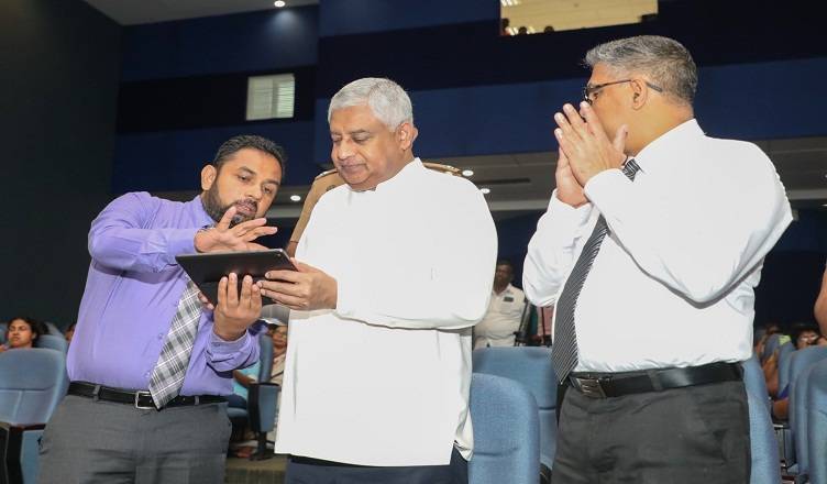 ජාත්‍යන්තර කාන්තා දිනය වෙනුවෙන් වූ සැමරුම් උත්සවය මහජන ආරක්ෂක අමාත්‍ය ටිරාන් අලස් මහතාගේ ප්‍රධානත්වයෙන්!