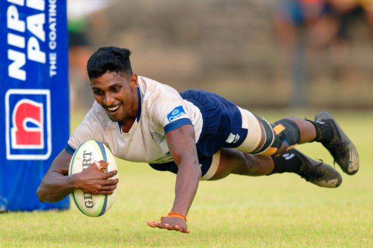 සීආර් හී දෙකම ඩැහැ ගැනීමේ උත්සාහයට පොලීසිය හරස් වෙයි
